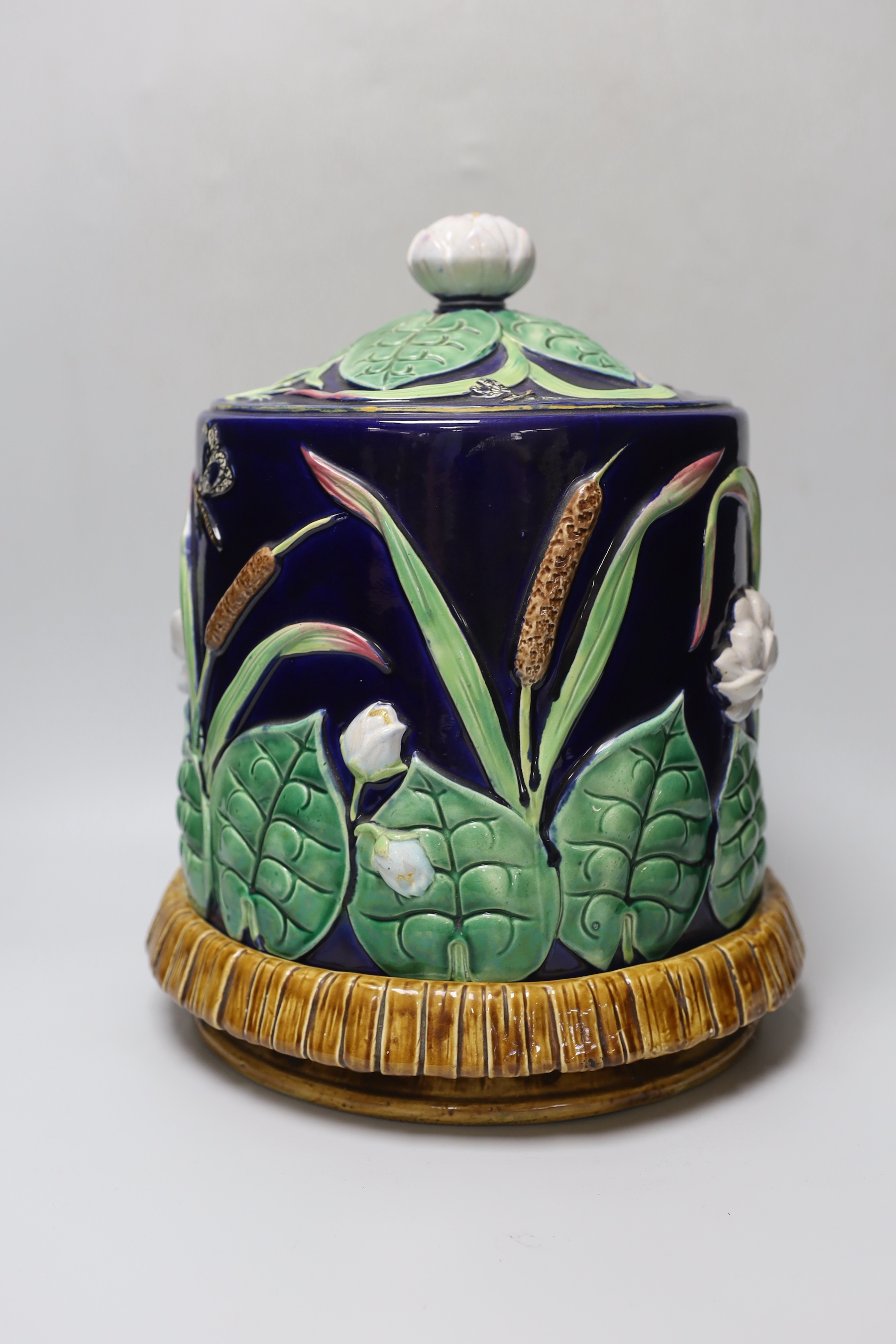 A George Jones majolica lily pond stilton dish and stand